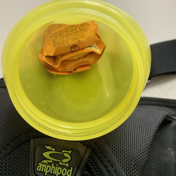 Amphipod Running Bottle Holder With Water & 3 Packets Of Energy Gel - Picture 5 of 9